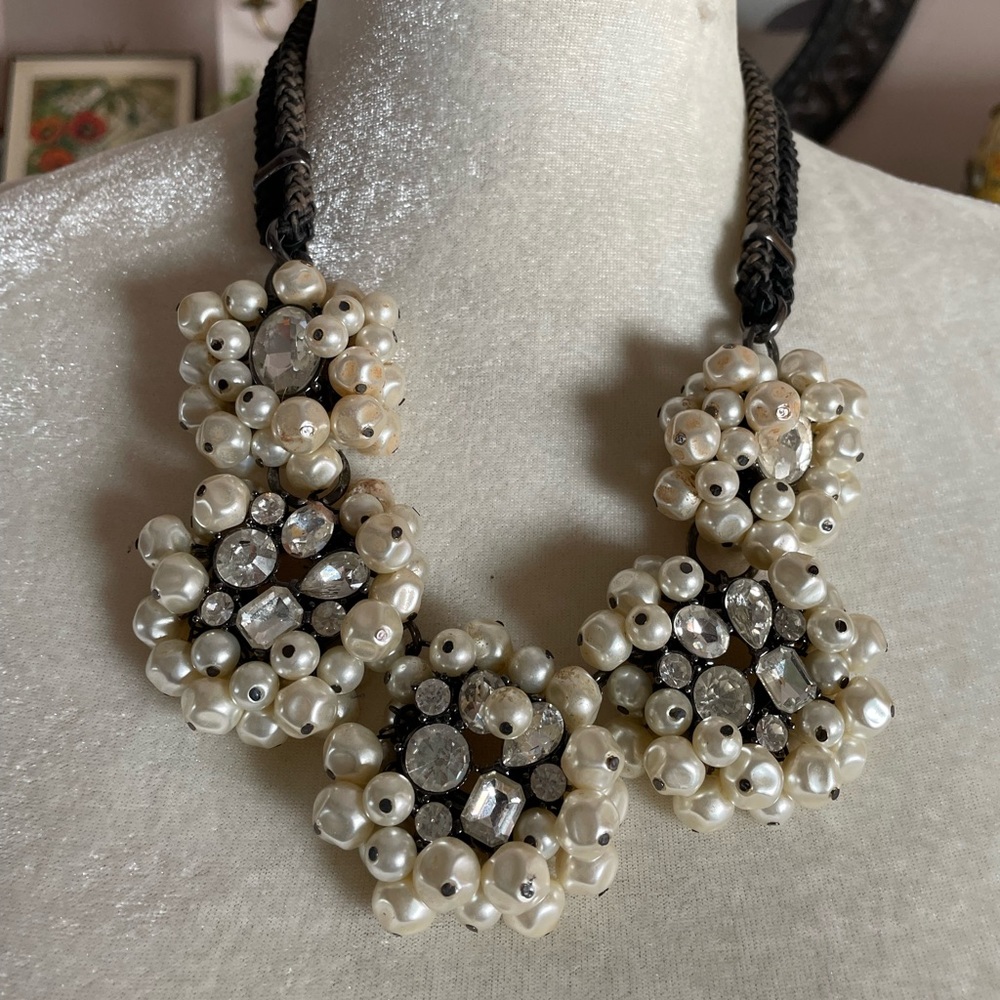 Chico’s chunky statement crystals-pearls braided necklace 🦁